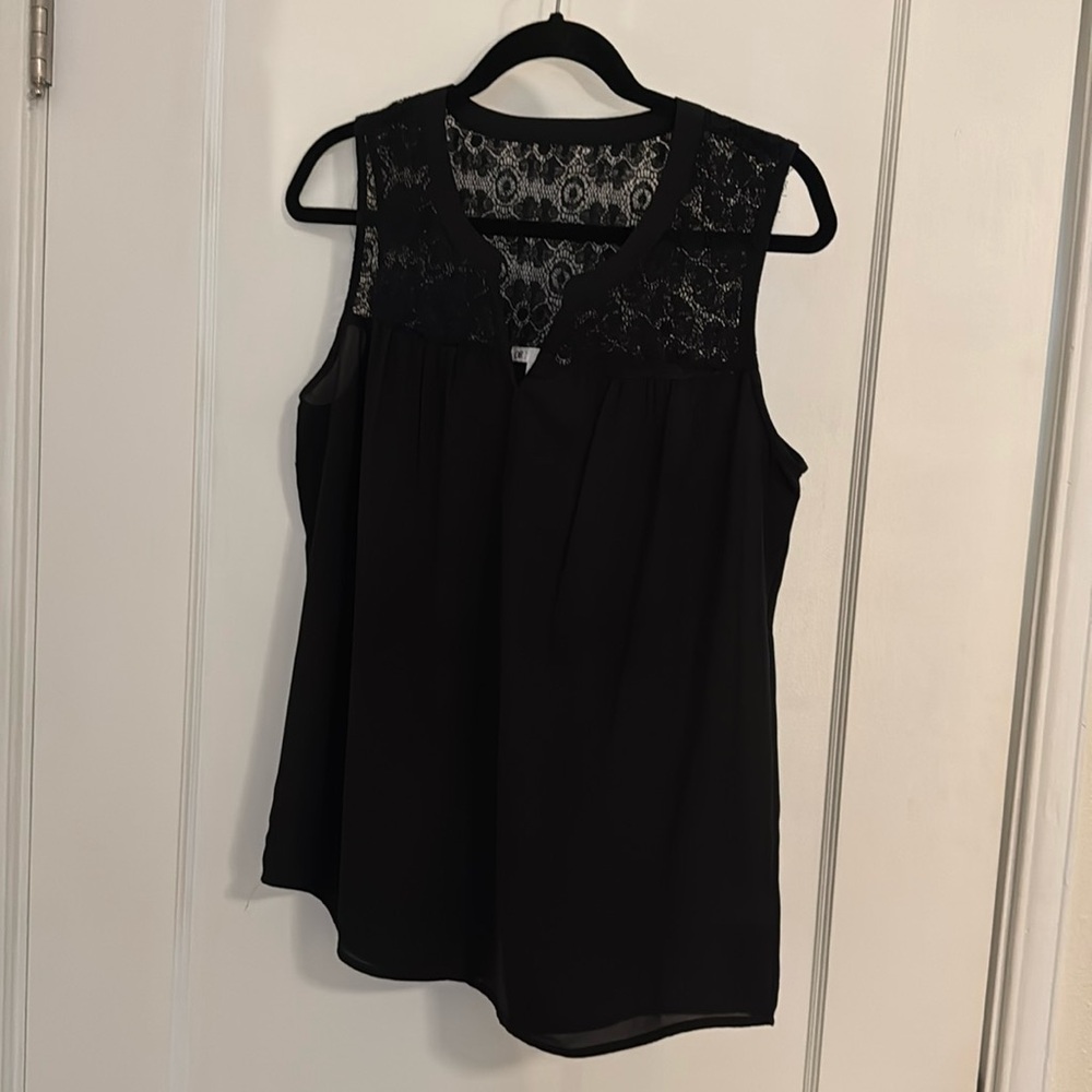 Black DR2 sleeveless top with lace detail